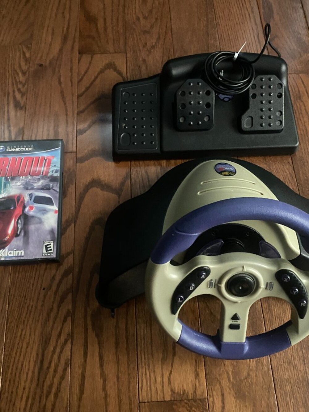 Mad Catz MC2 Gamecube Steering Wheel And Pedals & Includes Burnout Game